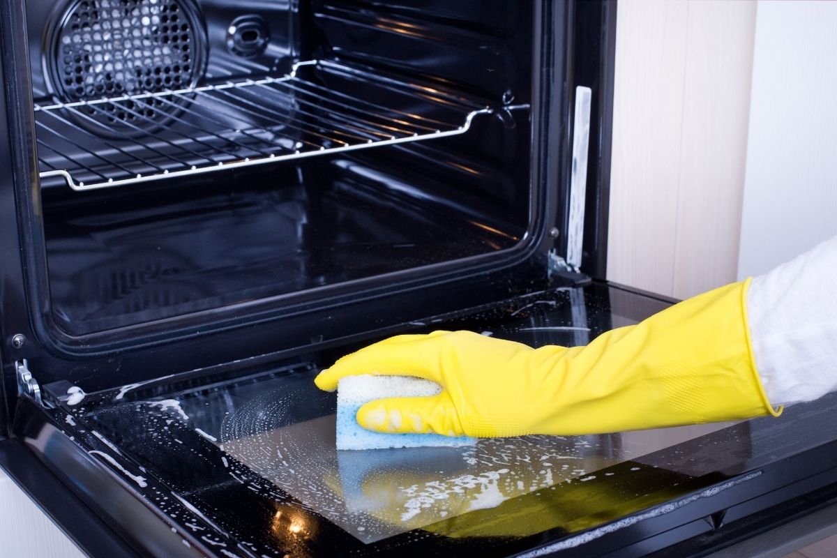 move-out oven cleaning 